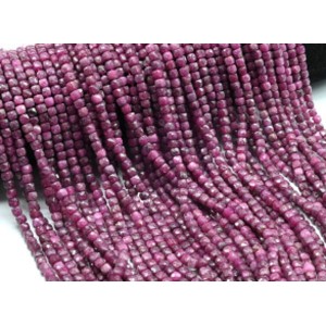 Бусины из рубина кубик гр.4,5мм, 39см, 93 бусины