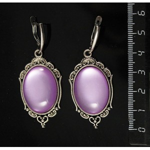 Серьги пластик сиреневый (эффект опала), овал 25х18мм, оправа "медальон", швензы посеребрение