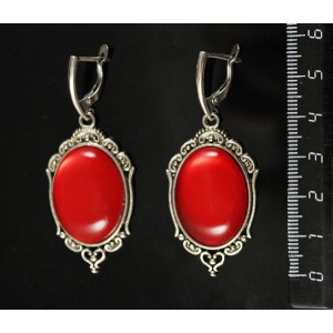 Серьги пластик красный (эффект опала), овал 25х18мм, оправа "медальон", швензы посеребрение