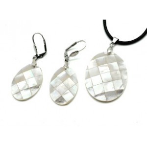 Набор из перламутра Кулон и серьги овал 20*30мм цвет белый, 44см