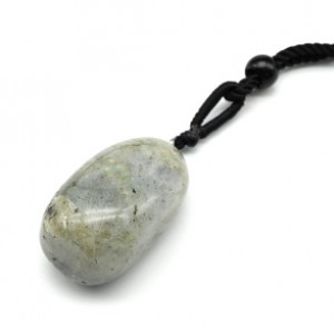 Кулон из лабрадорита галтовка на шнурке 16*31мм, 62см