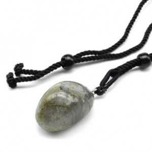 Кулон из лабрадорита галтовка на шнурке 17*26мм, 62см