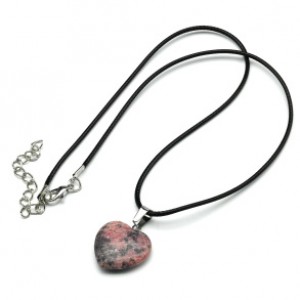 Кулон на шею из родонита Сердце 20*22мм на шнурке, 45см
