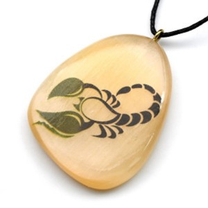 Кулон из селенита знак зодиака "Скорпион" 37*44мм, на шнурке