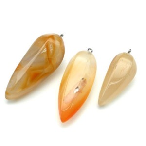 Кулон из сердолика перчик с гранями 18*42мм