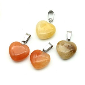 Кулон сердечко их халцедона желтого 15*15мм