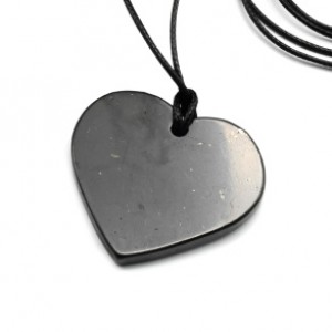 Кулон из шунгита "Сердце" 38*34мм, полированный Кулон из шунгита "Сердце" 38*34мм, полированный