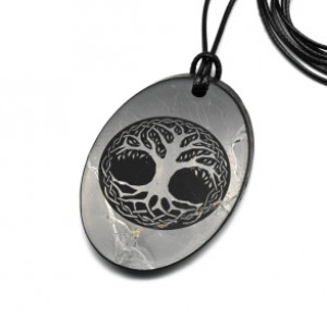 Кулон из шунгита овал "Дерево жизни" 32*51мм, полированный Кулон из шунгита овал "Дерево жизни" 32*51мм, полированный