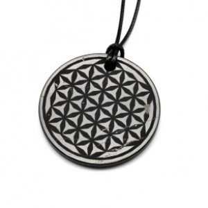 Кулон из шунгита круг "Цветок мандалы" 35мм, полированный