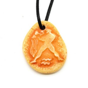 Кулон со знаком зодиака из янтаря Водолей 35*45мм (иск.)