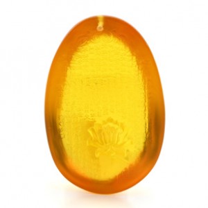 Кулон-амулет из янтаря Лотос 37*57мм, цвет медовый (иск.)