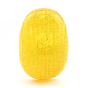 Кулон-амулет из янтаря овал 45*64мм, цвет медовый (иск.)