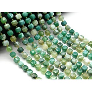 Бусины из агата тонированного кубик гр.8мм, цвет зеленый, 38см, 36 бусин