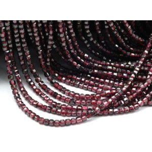 Бусины из граната кубик гр.2мм, 38см, 172 бусин Бусины из граната кубик гр.2мм, 38см, 172 бусин