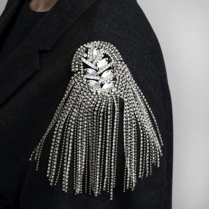 Брошь «Эполет», цвет белый, цвет серебристый