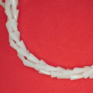 Бусины хрустальные Усеченный конус 6(7)*3 мм со скривленными краями Белый опаловый около 30 см нить