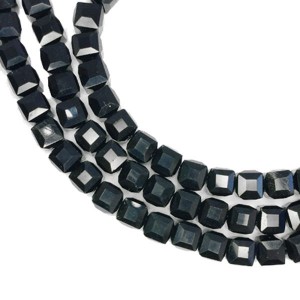 Бусины хрустальные Кубик 8 мм Черный около 30 см нить