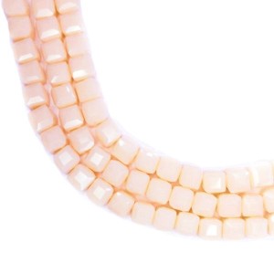Бусины хрустальные Кубик 6 мм Нежный персиковый около 25 см нить
