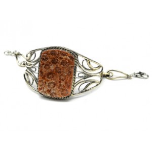 Браслет с кораллом, 19 см.