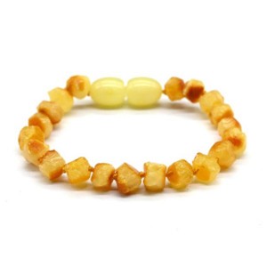 Браслет для детей из цельного янтаря "кусанка" 5мм цвет молочный, 13см.