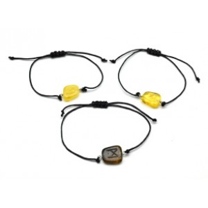 Руна Манназ на браслете с янтарем 10*17мм на шнурке цвет медово-молочный