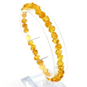Браслет женский на руку из янтаря "кусанка" 6-7мм цвет медовый, 15см.