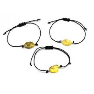 Браслет с Руной Иса из янтаря 10*17мм на шнурке цвет медово-молочный