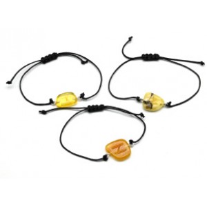 Браслет с Руной Хагалаз из янтаря 10*17мм на шнурке цвет медово-молочный