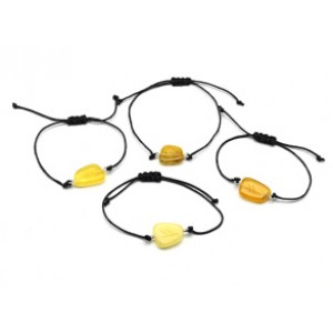 Браслет с Руной Феху из янтаря 10*17мм на шнурке цвет медово-молочный