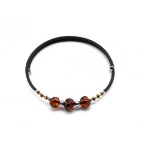 Браслет на струне со вставками из янтаря галтовка 8мм цвет коньячный, 17см.