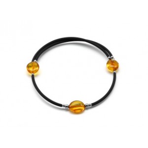 Молодежный браслет с янтарем на каучуке овал 8*10мм цвет светло-коньячный, 17см.