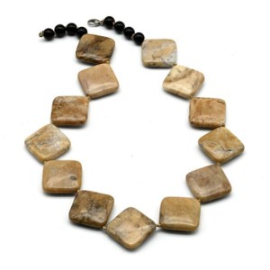 Бусы из агата ромб 25мм, 51см Бусы из агата ромб 25мм, 51см
