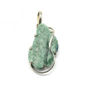 Кулон фуксит 21*37мм. Кулон фуксит 21*37мм.