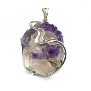 Кулон из горного хрусталя и аметиста 38*49мм.