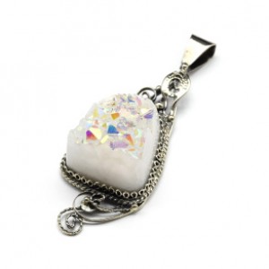 Кулон горный хрусталь щетка с титановым напылением 20*45мм. Кулон горный хрусталь щетка с титановым напылением 20*45мм.