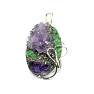 Кулон из аметиста, уваровита и пирита 37*51мм.