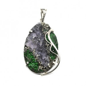 Кулон из аметиста, уваровита и пирита 34*52мм.