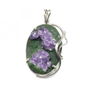 Кулон из аметиста, уваровита и пирита 30*42мм.