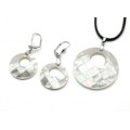 Набор из перламутра Кулон и серьги круг 25мм цвет белый, 44см
