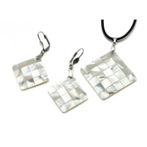 Набор из перламутра Кулон и серьги ромб 33мм цвет белый, 44см