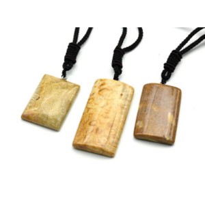 Кулон из коралла прямоугольник 30*50мм