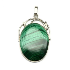 Кулон из малахита 33*51мм Кулон из малахита 33*51мм