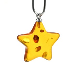 Кулон Звезда из янтаря 20*20мм цвет коньячный (иск.)