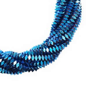 Натуральный камень ГЕМАТИТ разделитель квадрат 4 мм, ромбовидные грани, цвет синий, ОКОЛО 40 СМ/НИТЬ