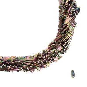 Натуральный камень ГЕМАТИТ "Бусина с двумя отверстиями" 5*2*1 мм цвет розово-зеленый, около 20 см/нить Натуральный камень ГЕМАТИТ "Бусина с двумя отверстиями" 5*2*1 мм цвет розово-зеленый, около 20 см/нить