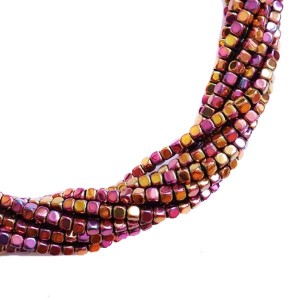 Натуральный камень ГЕМАТИТ кубик 3*3 мм, цвет розово-золотой, около 40 см/нить