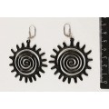 Серьги пластик "солнце-спираль", цвет черный