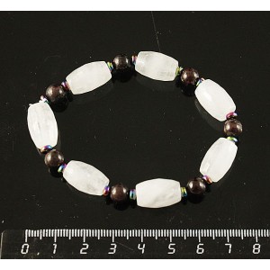 Браслет горный хрусталь (бочонок), гранат (шарик), гематит (рондель)