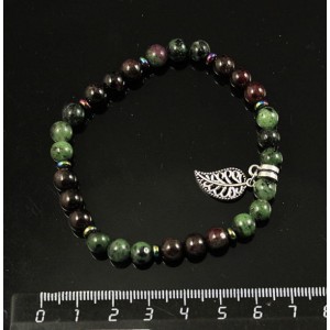 Браслет цоизит нат., гранат нат., гематит нат. тонир., с подвеской