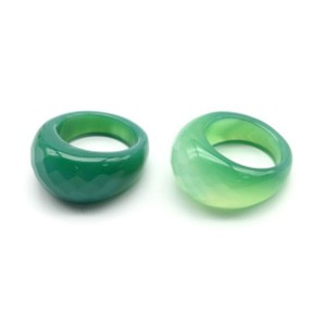 Перстень из агата с гранями ширина 14-15мм цвет зеленый